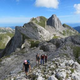 Wandergruppe auf dem Nädligergrat im Alpstein.